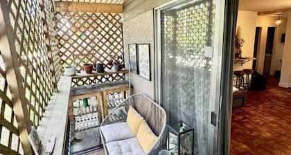 Cute & Cozy Mount Pleasant Gem near Park!