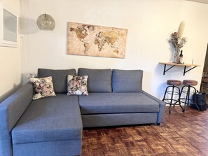 Fernseher, Kamin, Stereoanlage