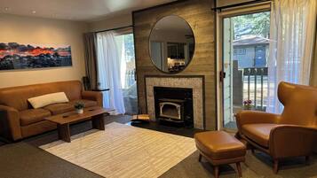 Smart TV, fireplace, stereo