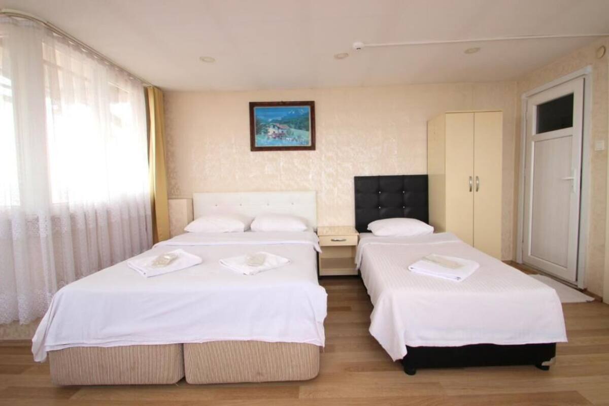 Deluxe Room | In-room safe, blackout drapes, soundproofing