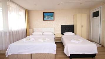 Habitación Deluxe | Caja fuerte, cortinas opacas, sistema de insonorización