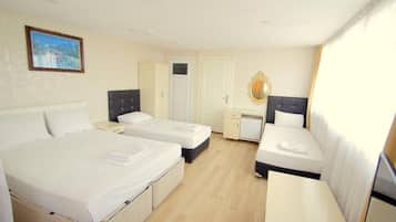 Caja de seguridad en la habitación y cortinas blackout