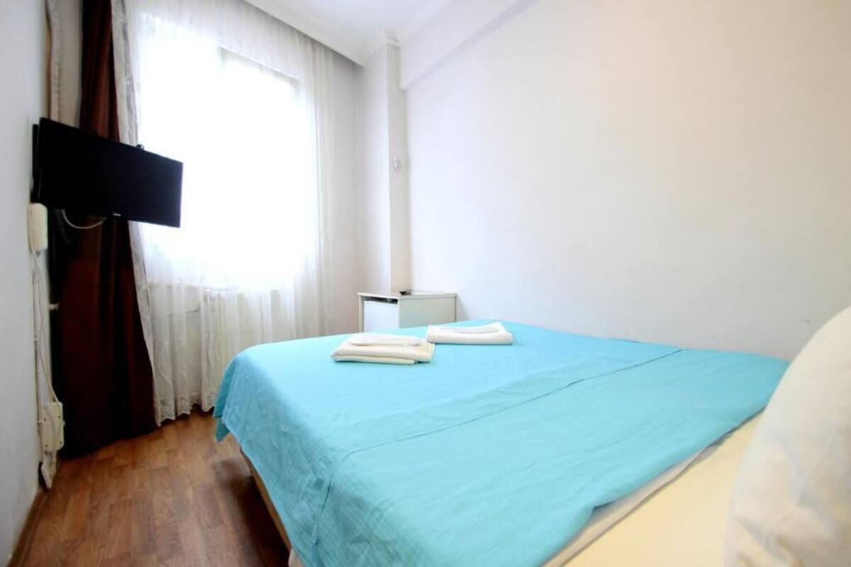 In-room safe, blackout drapes, soundproofing