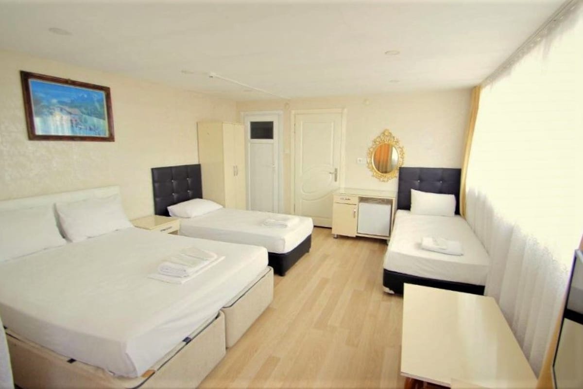 TRIPLE ROOM