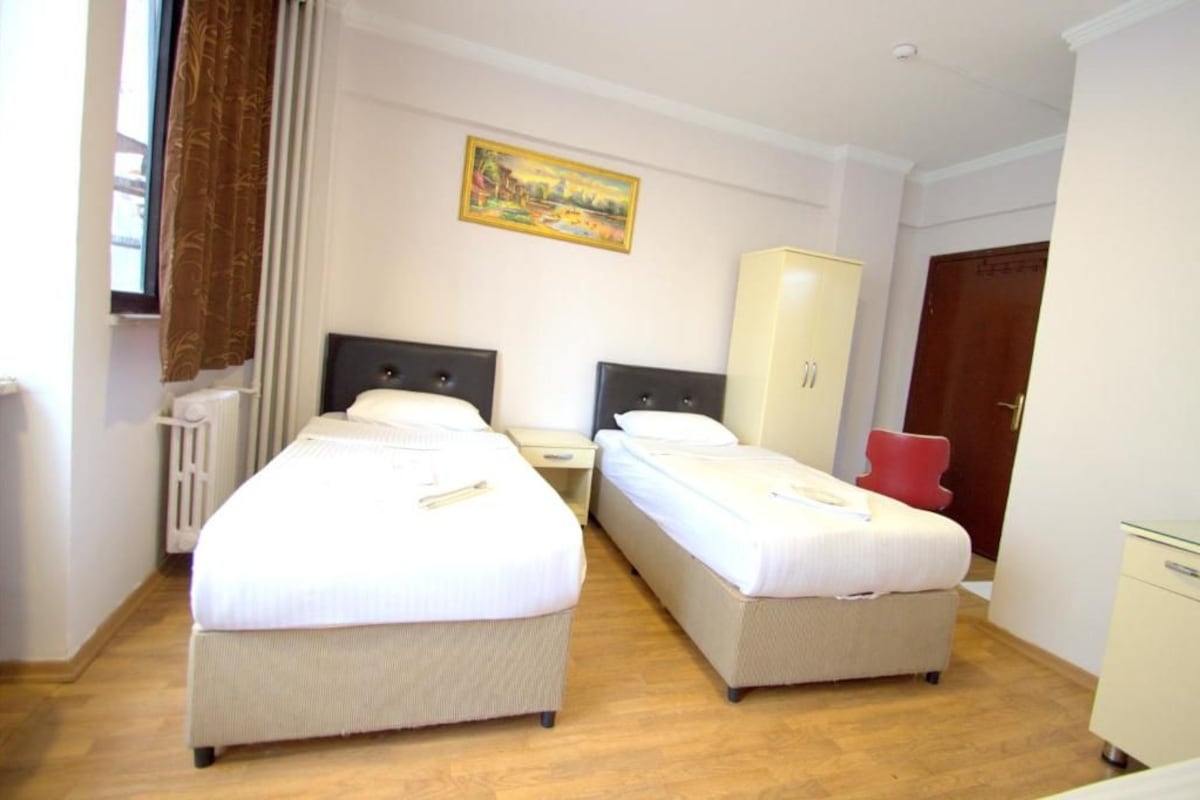 DOUBLE ROOM