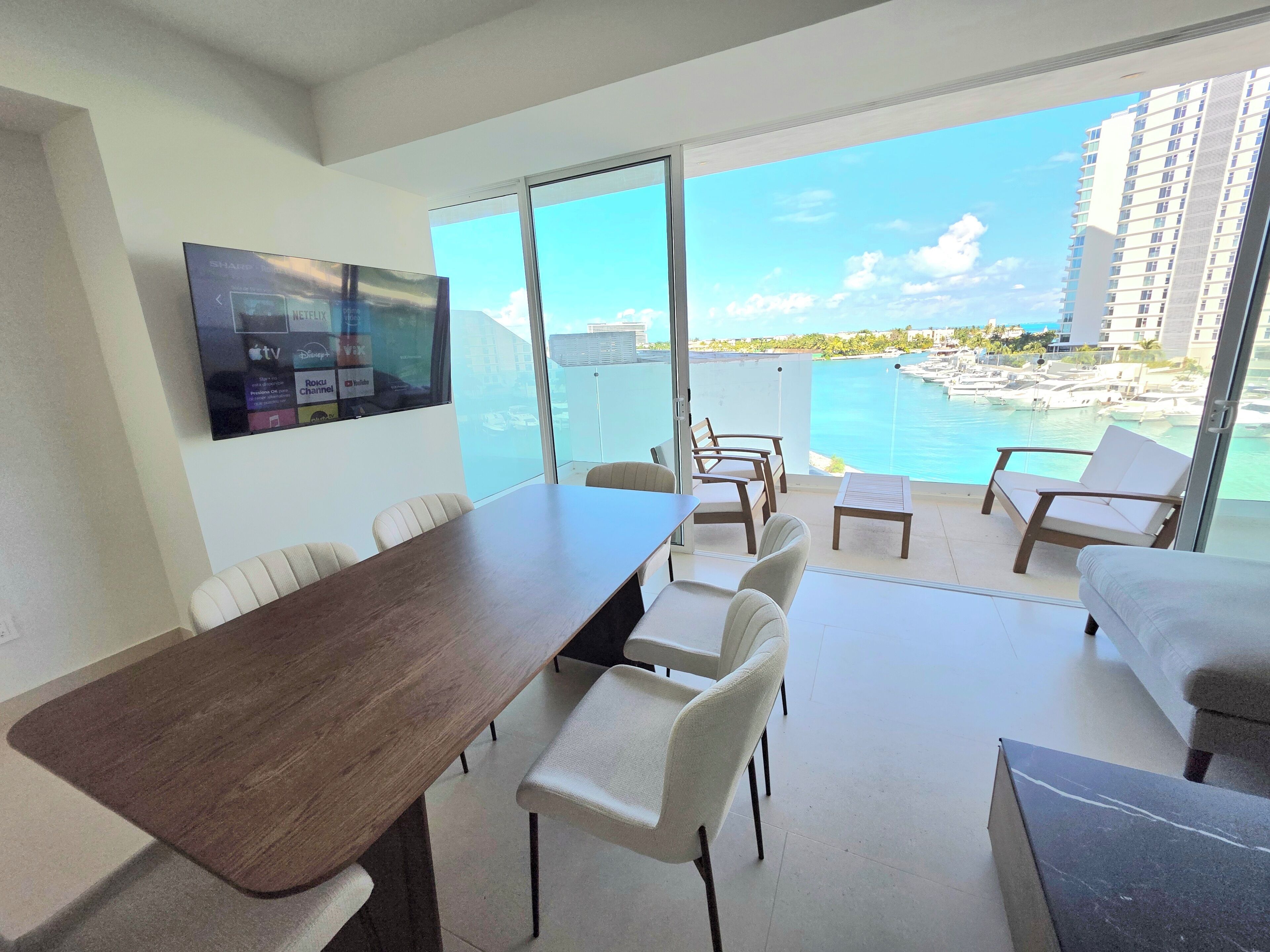 Panoramic Apartment | Dining room