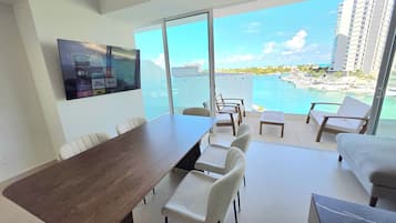 Panoramic Apartment | Dining room