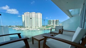 A balcony with a view of a marina and high-rise buildings. - Marea condo vista espectacular 4pax (Cancun)