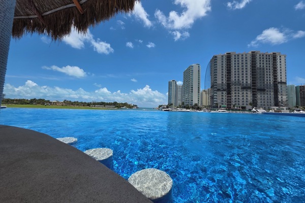 Outdoor pool, pool umbrellas, sun loungers