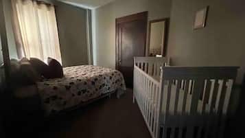 3 dormitorios, cuna de viaje, wifi gratis y ropa de cama