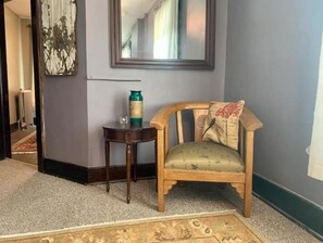 Interior - Spacious 3 Queen Suite - Centrally Located (Morgantown)