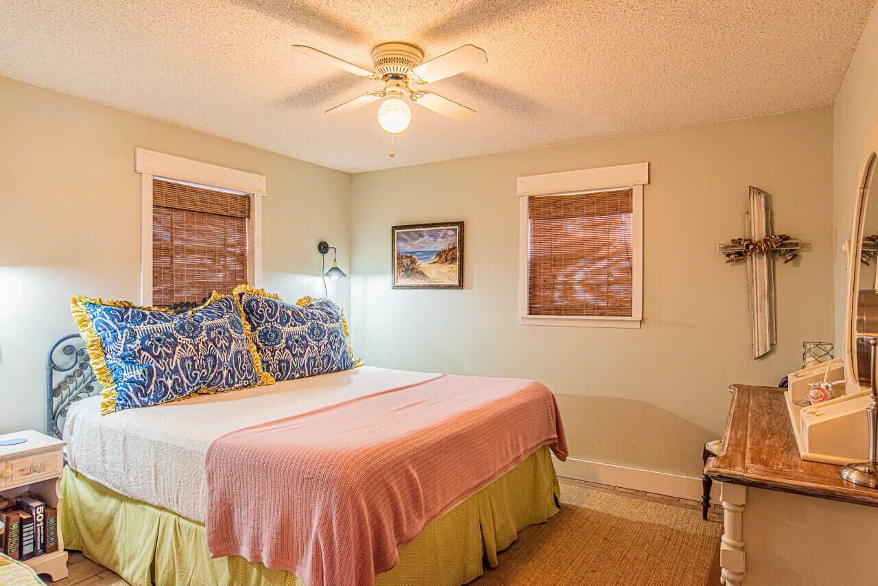 2 bedrooms, desk, free WiFi, bed sheets