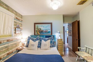 2 bedrooms, desk, free WiFi, bed sheets - Borde Del Mar-LagunaBch-Steps2SAND-4ppl-DogOK-Patio (Panama City Beach)