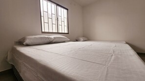 Individually furnished, desk, free WiFi, bed sheets - Hotel Hefziba (Barranquilla)