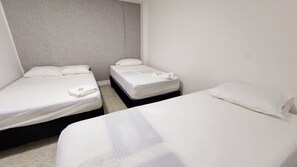 Exclusive Room | Private kitchen | Full-sized fridge, oven, rice cooker, blender - Hotel Hefziba (Barranquilla)