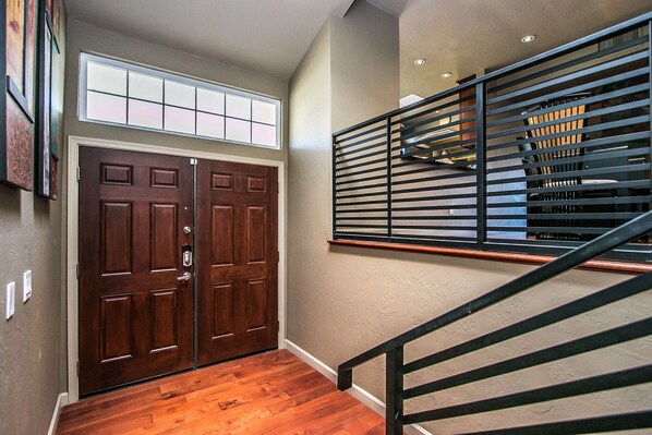 Interior - Upstairs/downstairs 2/2 condos just north of Old Town Scottsdale on golf course (Scottsdale)