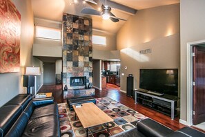 Smart TV, computer monitors - Upstairs/downstairs 2/2 condos just north of Old Town Scottsdale on golf course (Scottsdale)