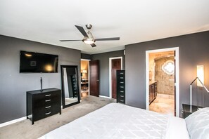 4 bedrooms, desk, iron/ironing board, WiFi - Upstairs/downstairs 2/2 condos just north of Old Town Scottsdale on golf course (Scottsdale)