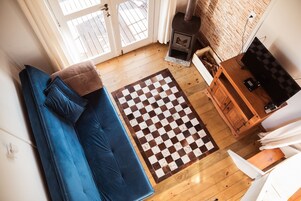 Honeymoon Cabin, Fireplace, Lake View | Premium bedding, individually decorated, individually furnished