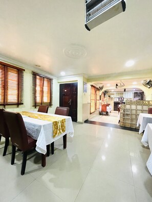 Restaurant - NUMBER ELEVEN APARTMENTS (Lagos)