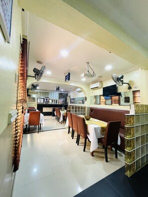 Restaurant - NUMBER ELEVEN APARTMENTS (Lagos)