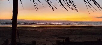 Beautiful Beach House 2 Bedroom/ 2 Bath w/ AC