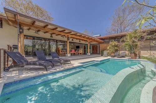 Wonderful home in GBC w/ Inf. pool 5 min to surf