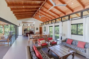 Interior - Wonderful home in GBC w/ Inf. pool 5 min to surf (Provincia de Guanacaste)