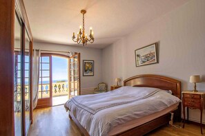 5 bedrooms, iron/ironing board, travel cot, WiFi