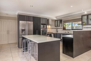 Frigorifero, microonde, forno, lavastoviglie