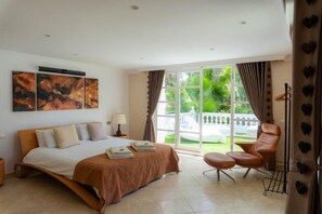 6 quartos, cofres nos quartos, ferros/tábuas de passar roupa