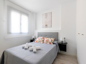 2 bedrooms, iron/ironing board, Internet, bed sheets