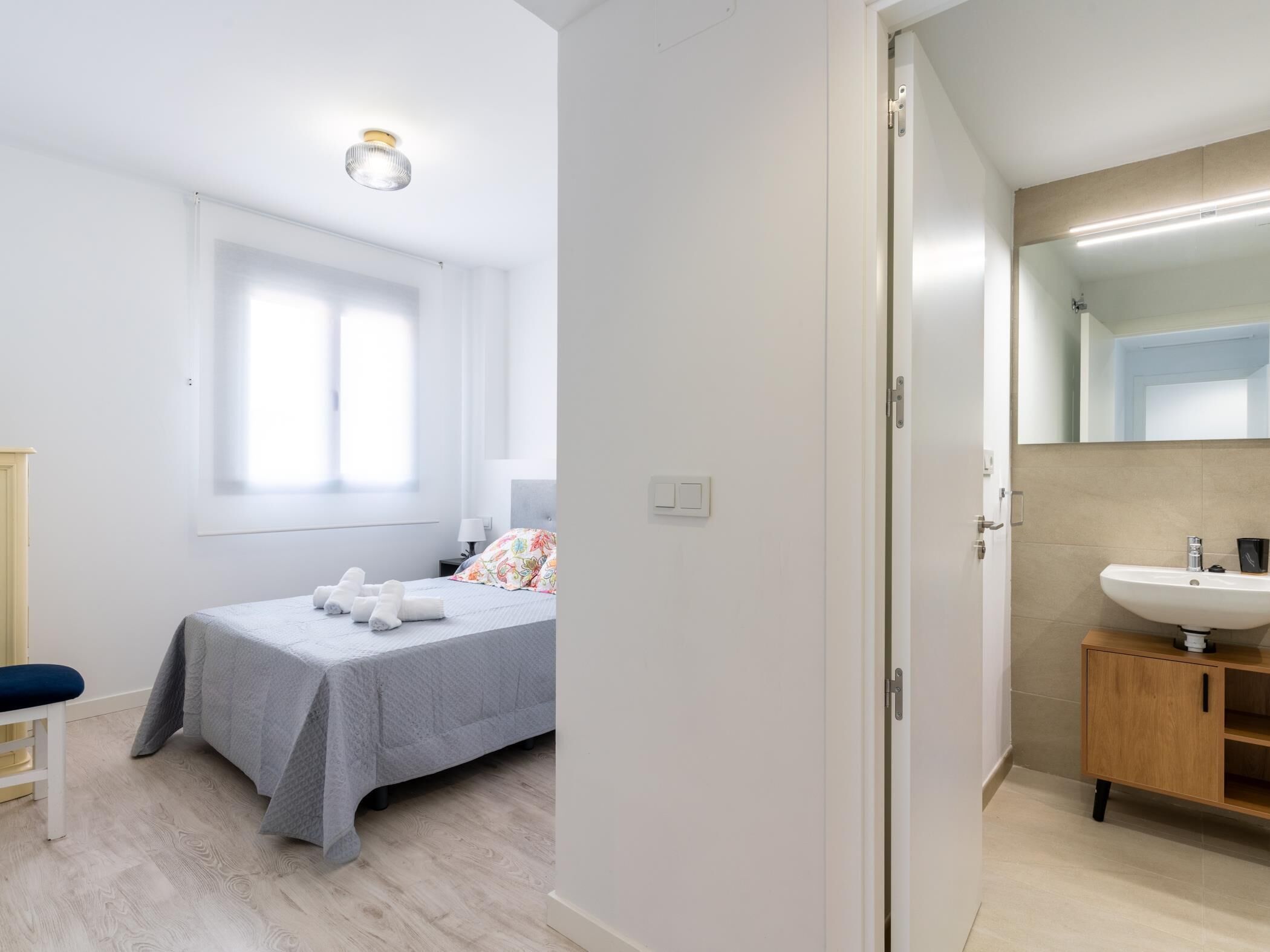 2 bedrooms, iron/ironing board, Internet, bed sheets