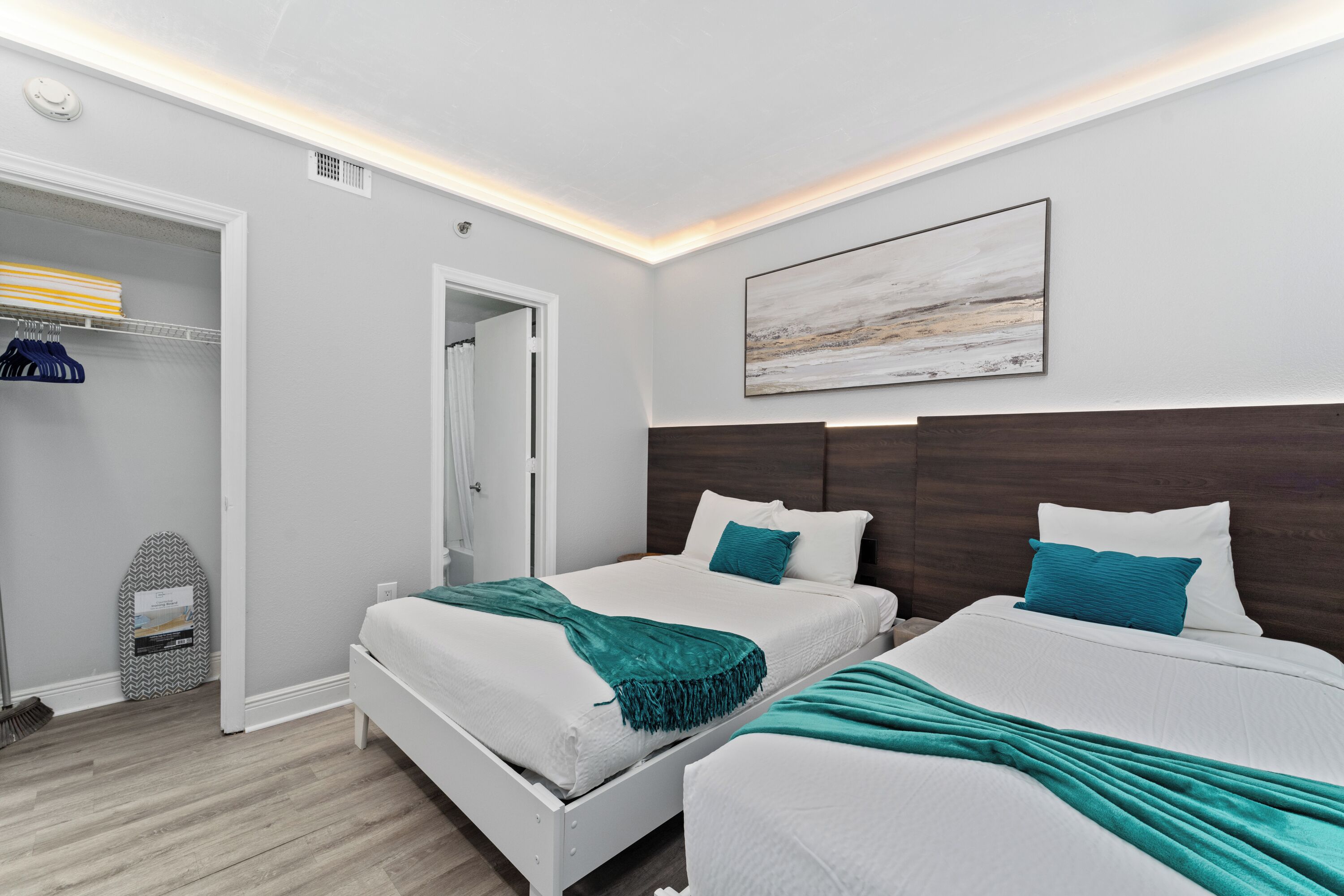 2 bedrooms, iron/ironing board, WiFi, bed sheets