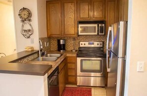 Private kitchen - F212 North Coast Village (Oceanside)