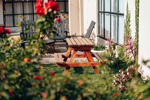 Outdoor dining - A frame 2-bedroom villa with pool. (Moshi Urban)