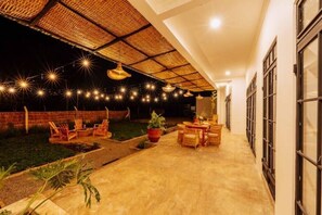 Outdoor dining - Kiringa Cabin by Pazuri (Arusha)