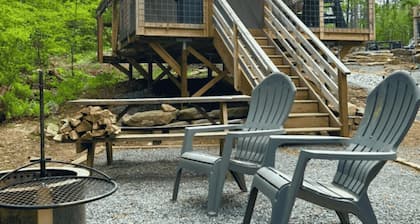 Rustic Glamping Tent nestled in the beauty of the Green River Gamelands!