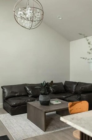 Interior - Modern Farmhouse Country Retreat (Frankfort)