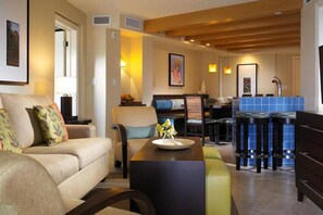 Televisión, reproductor de DVD, estéreo