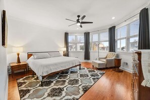 6 bedrooms, iron/ironing board, WiFi, bed sheets - 6BR Belmar Beach Family Home -Walk to Beach & Lake (Belmar)