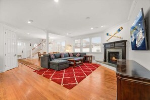 TV, fireplace, offices - 6BR Belmar Beach Family Home -Walk to Beach & Lake (Belmar)