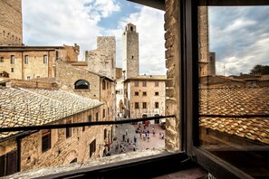 Interior - The Artists' Tower 4 - Amazing view from the tower (San Gimignano)