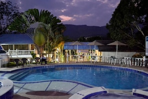 Outdoor pool - Villeta Boutique Hotel Spa (Villeta)