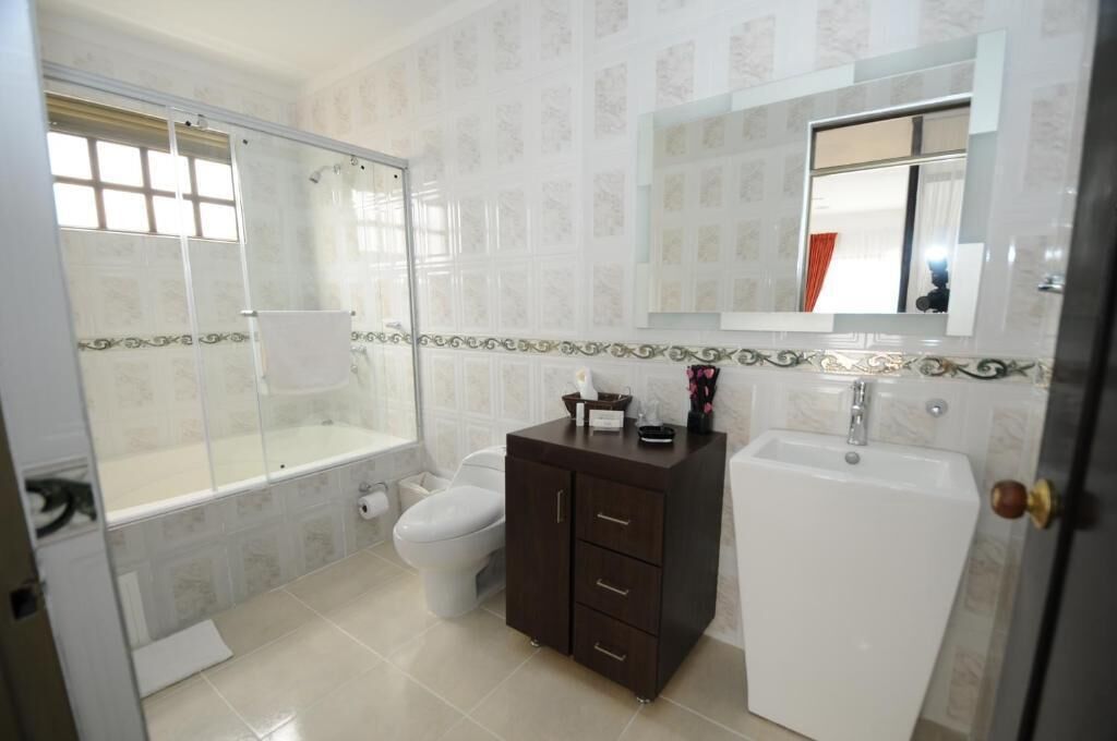 Shower, rainfall showerhead, towels