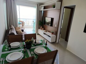 Smart TV - Magnífico apto, vista mar,2 dorms, 2 Wc, Wi-fi, garagem, apenas 3 mins da orla! (Praia do Morro Guarapari)