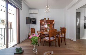 Dining - Beach front apartment in Nerja with WiFi (Nerja)