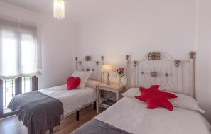 2 bedrooms, travel cot, free WiFi, bed sheets - Beach front apartment in Nerja with WiFi (Nerja)