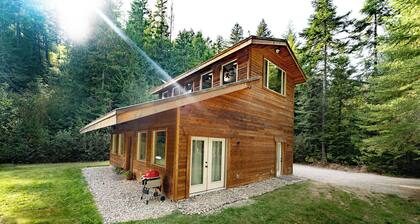 Private Forest Cabin Near Silverwood Theme Park - Sleeps 5