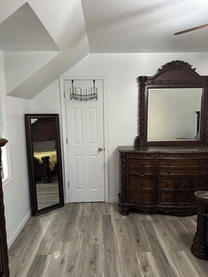 3 dormitorios, tabla de planchar con plancha, wifi gratis y ropa de cama